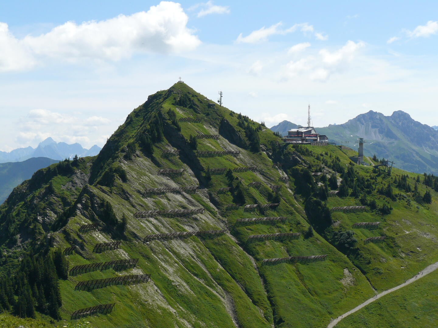 Blick von den Ochsenhofer Koepfen auf das Walmendinger Horn