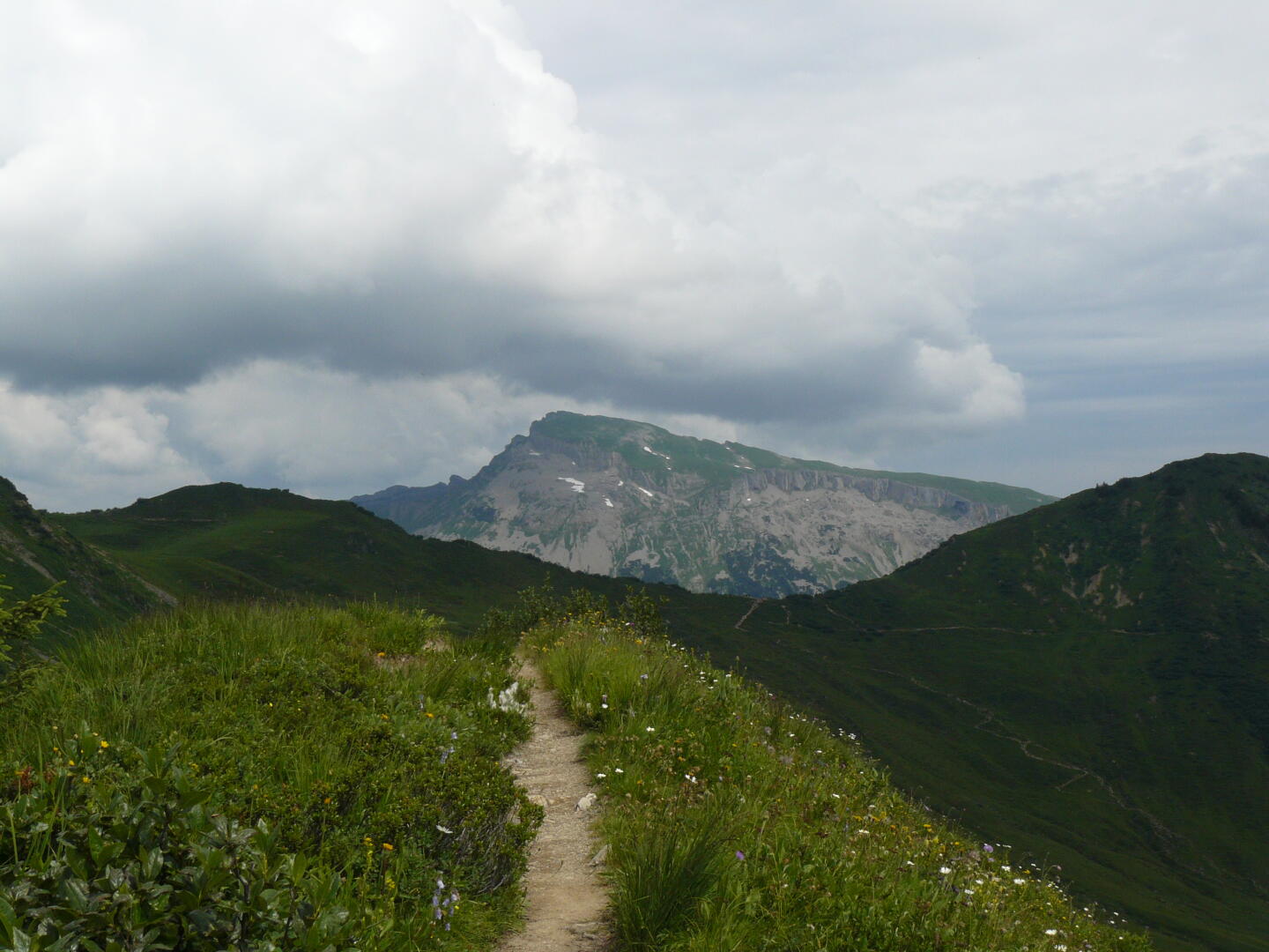 Blick vom Hochstarzel zum Hohen Ifen