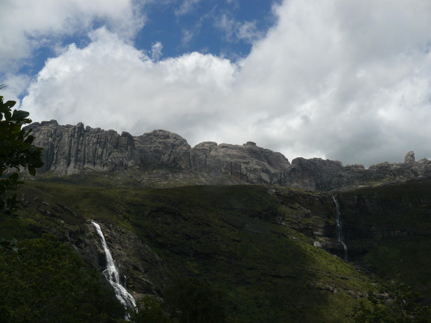 Links der weibliche, rechts der männliche Wasserfall