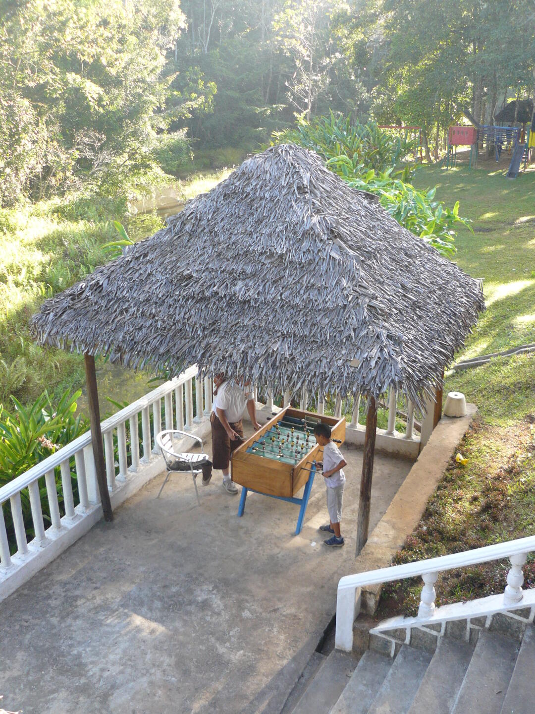 Tischkickern im Dschungel.