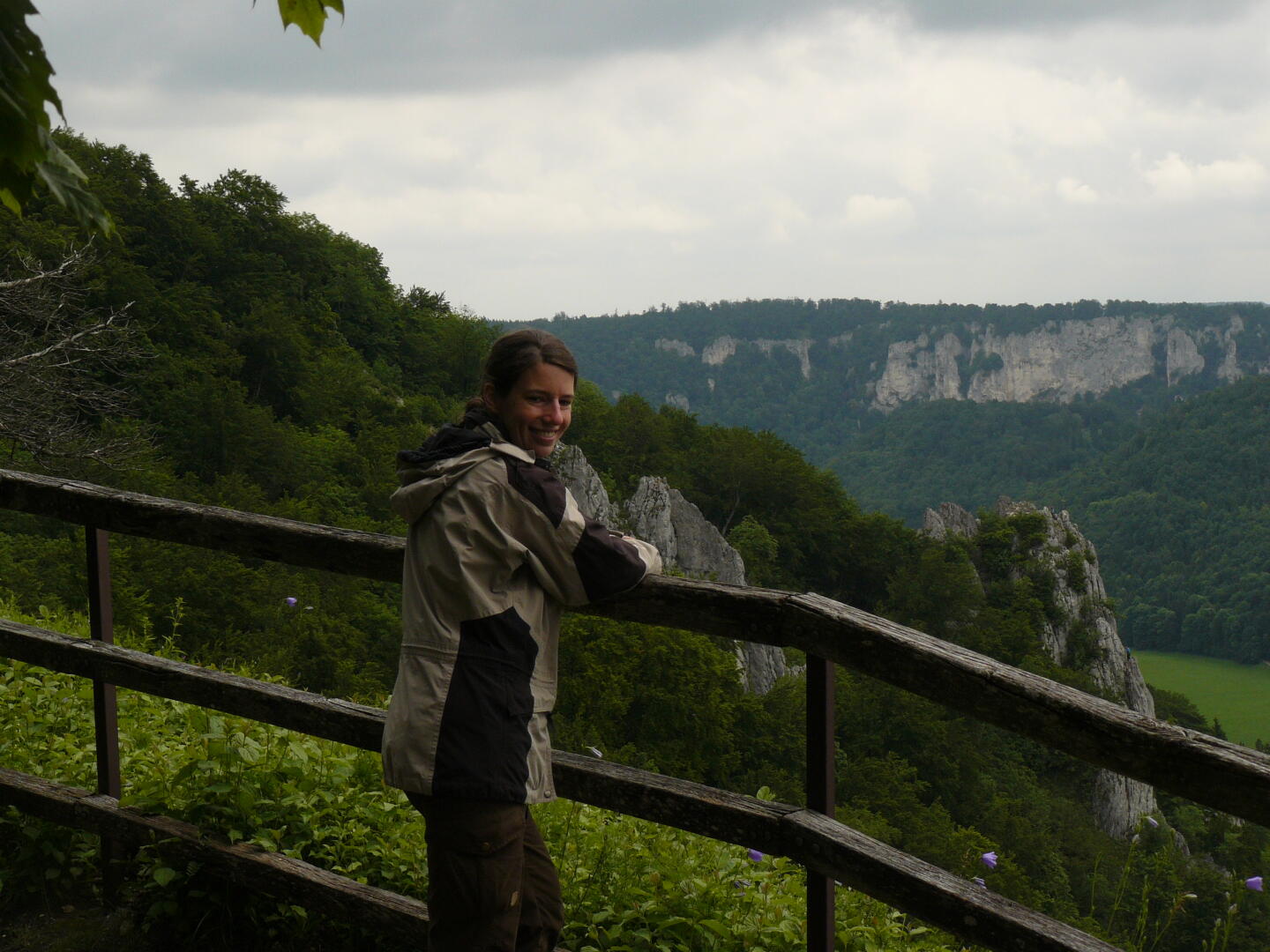 Was man hier nicht erkennt: es sind auch ein paar Kletterer an den Felsen unterwegs.