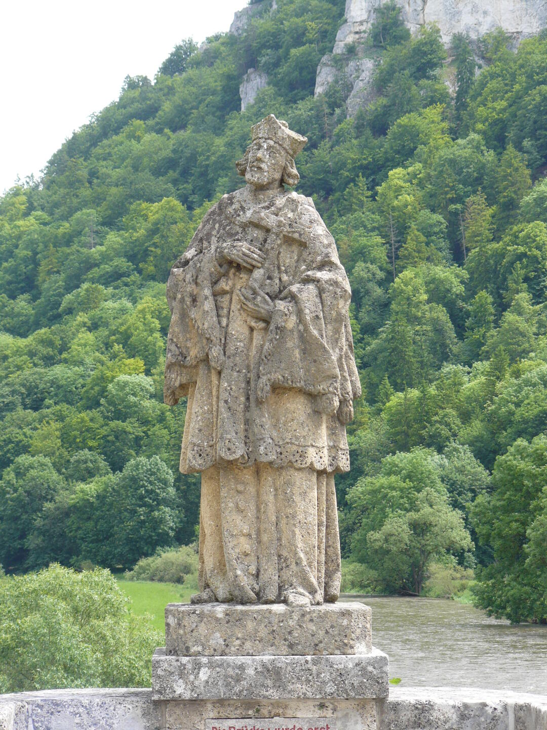 Der Schutzheilige (?) auf der Brücke bei Hausen konnte deren Sprengung am Ende des 2. Weltkrieges auch nicht verhindern.