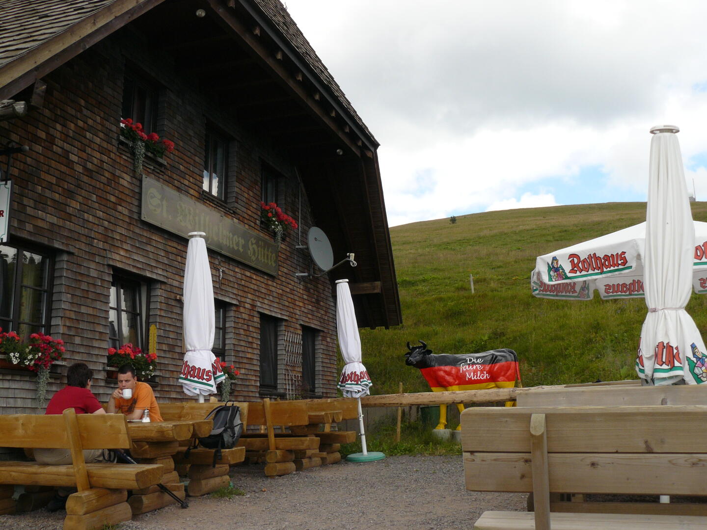 So, auf der anderen Seite schon halb wieder unten. In der St. Wilhelmshütte bekommt man einen hervorragenden Käsekuchen. Außerdem konnte ich hier meinen Wasservorrat auffüllen.