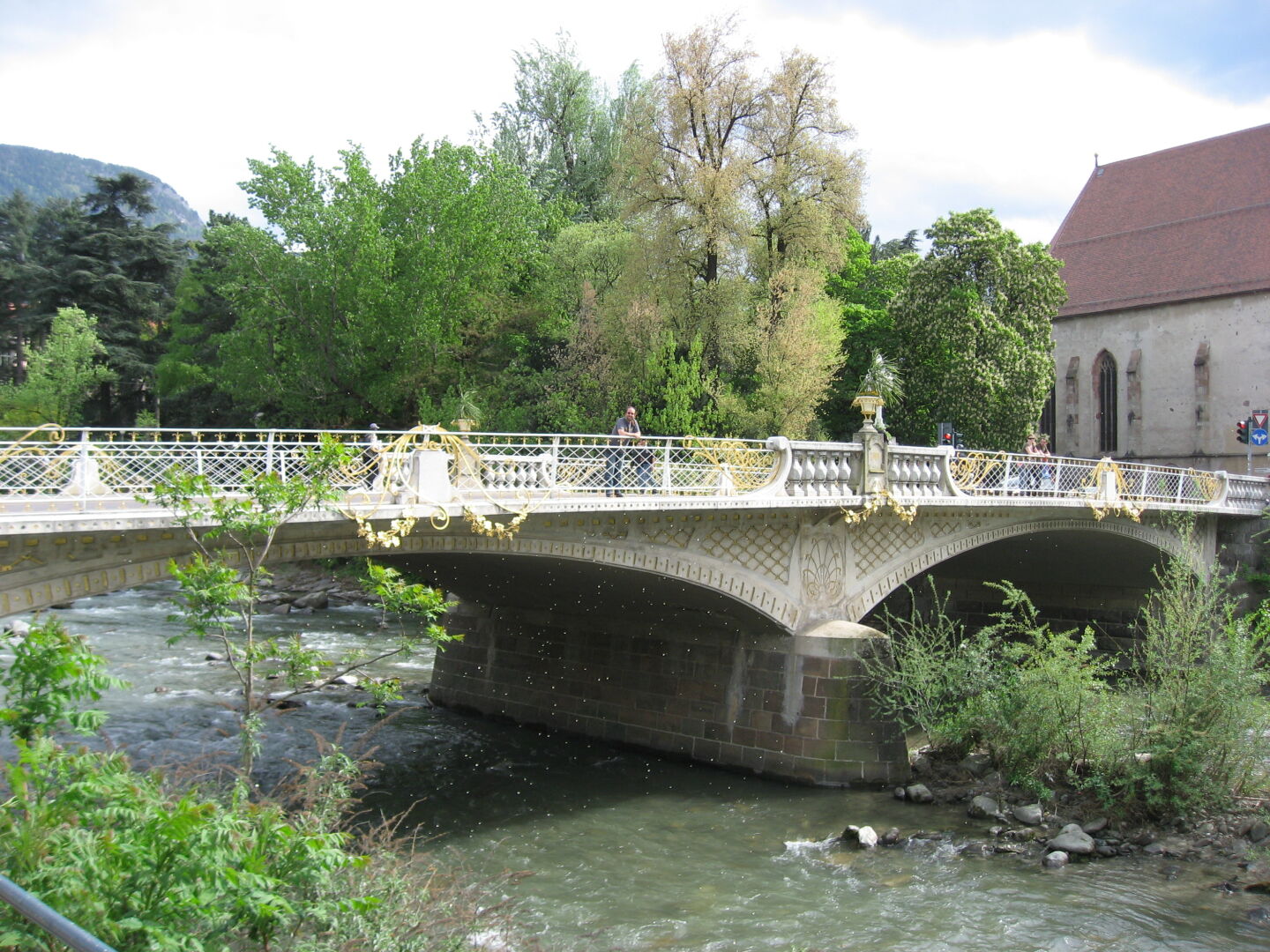 Merano is a rather boring city at the river Etsch/Adige. But is has nice Pizzerias.