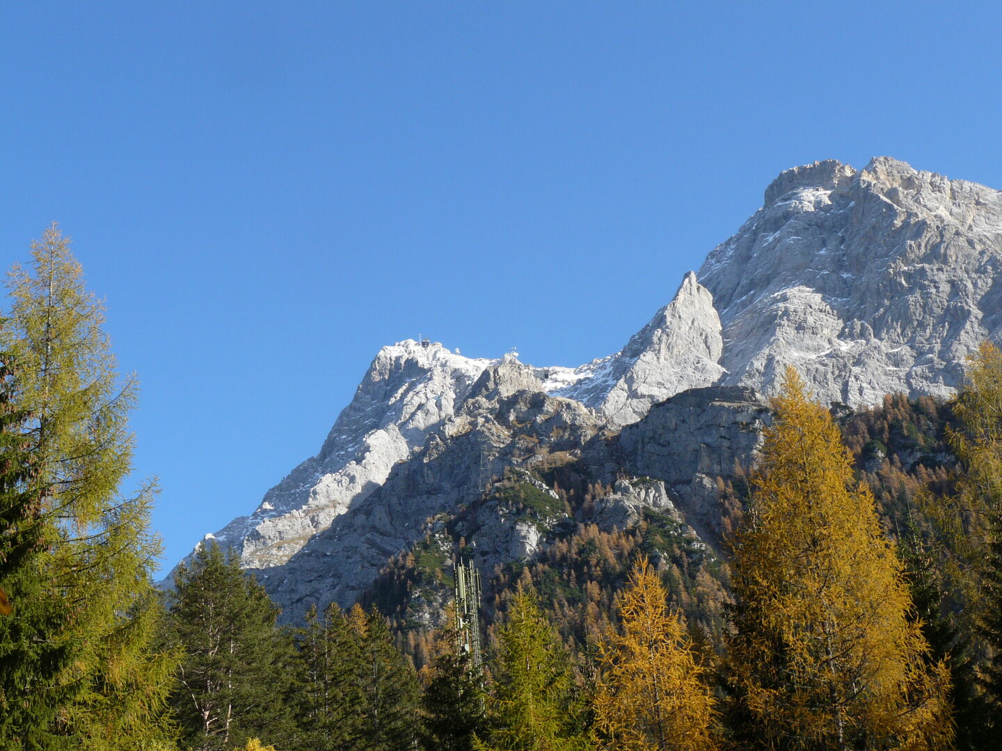 Rückblick von der Talstation zum Gipfel.