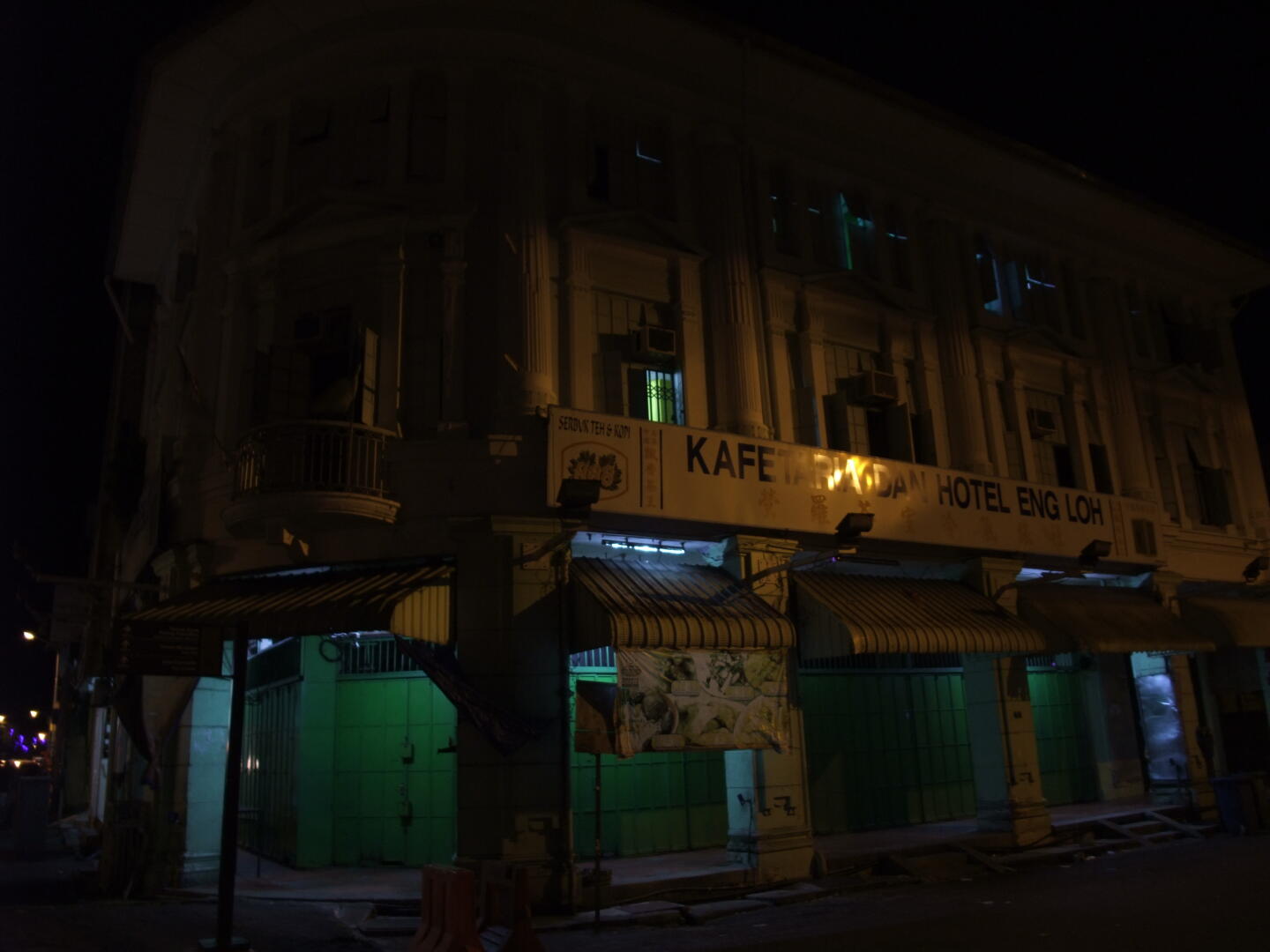 Übernachtung in Georgetown. Der Balkon oben links gehört zu unserem Zimmer. Foto (c) Dirk.