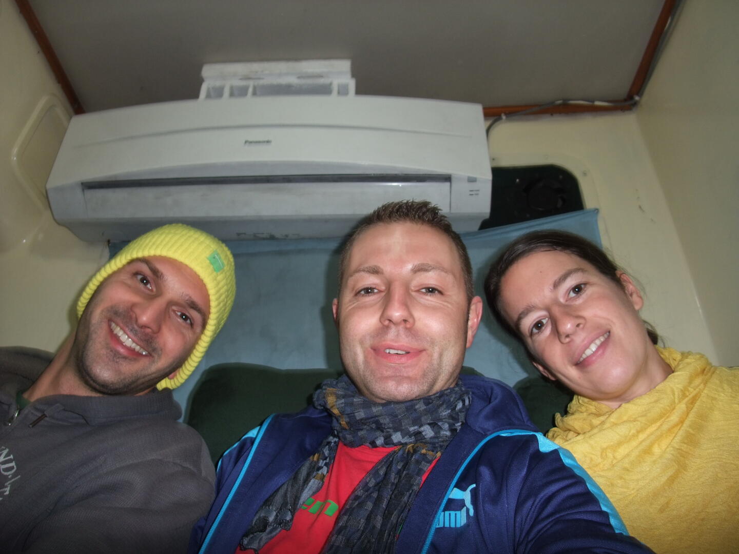 Die Fähre und die Klimaanlage. Fotos (c) Dirk.