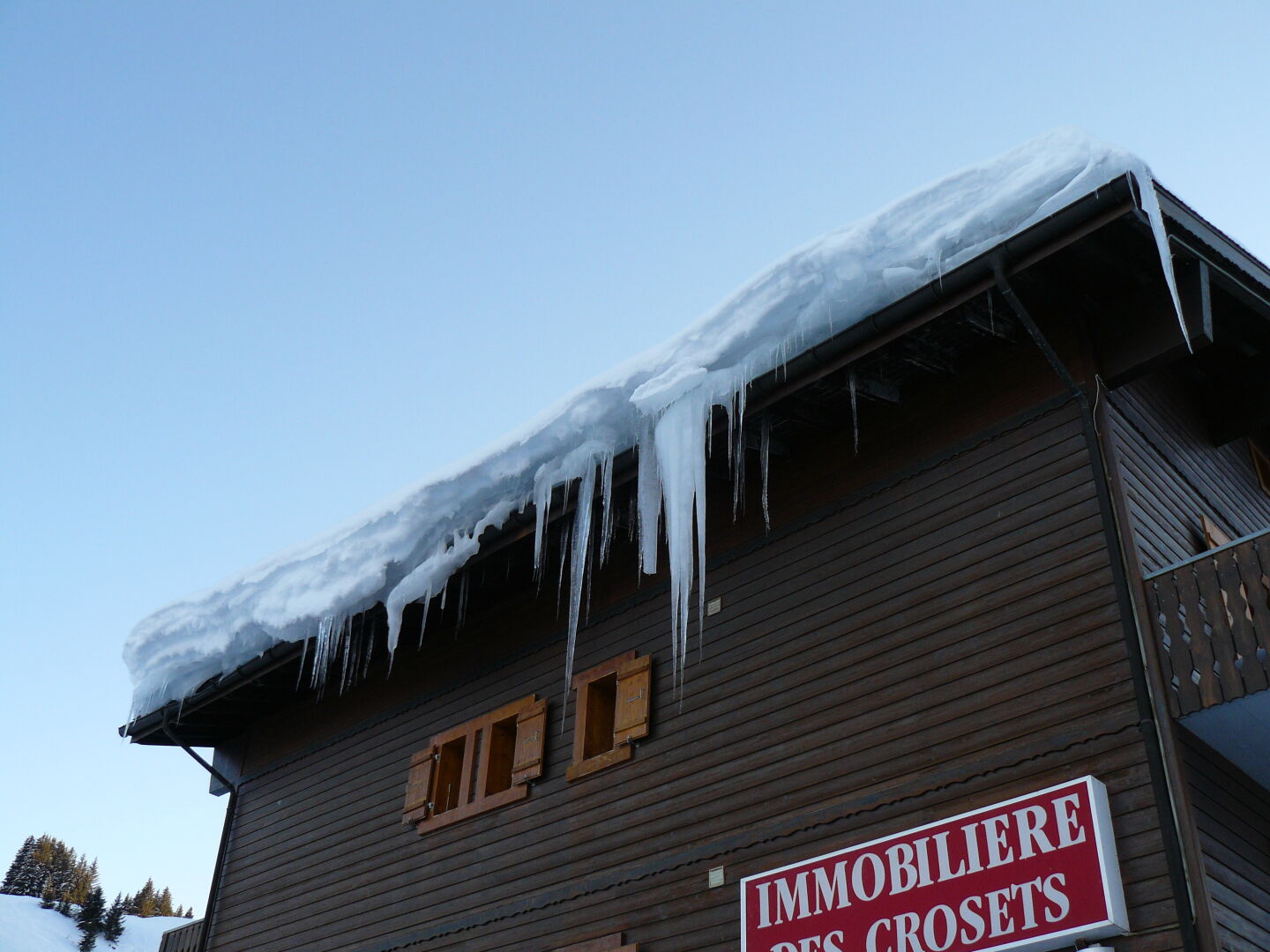 Mystic mountain mist and icky icicles. A few clouds definitely make for more interesting photographs.