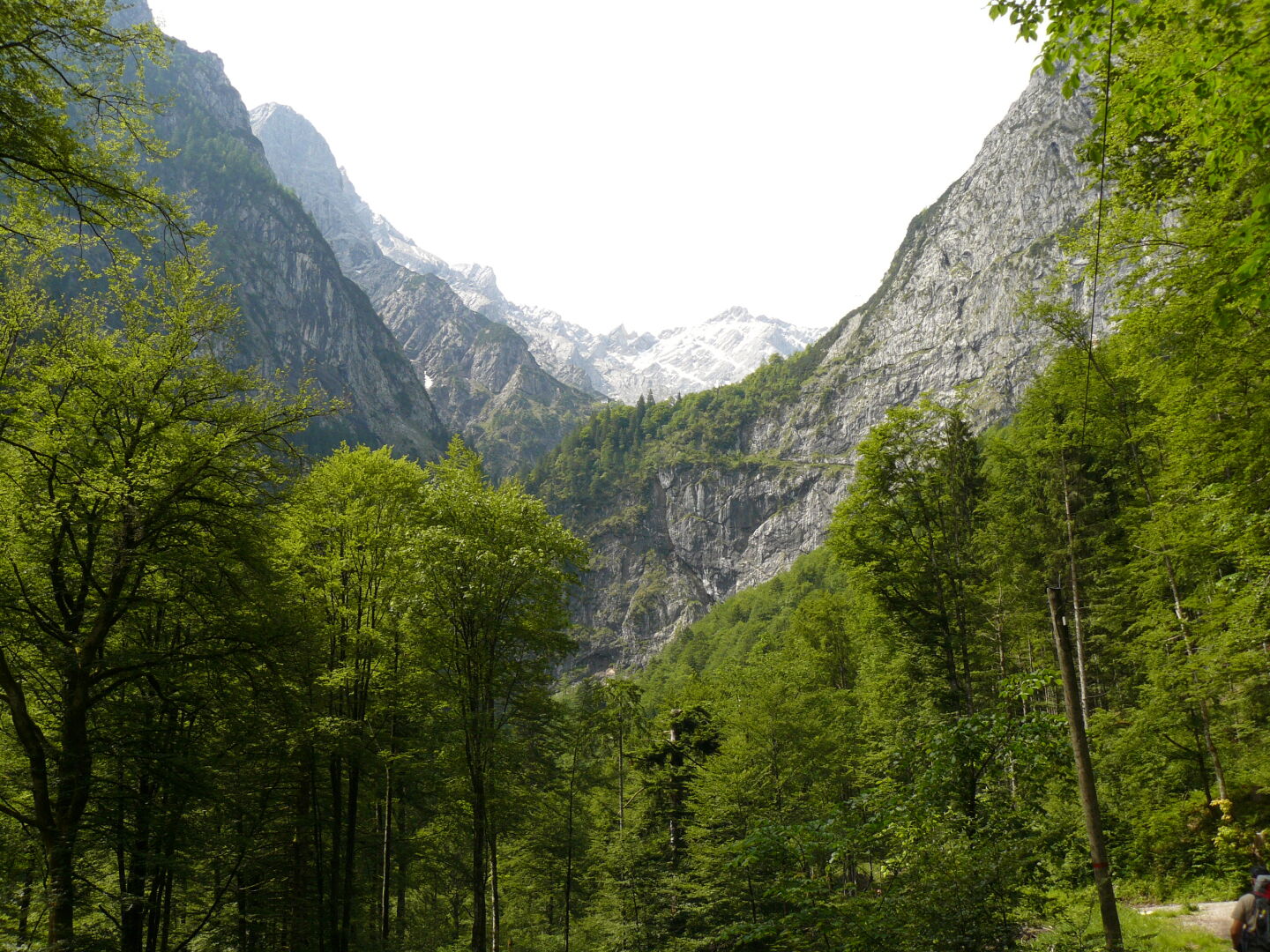 Auf in die Höllentalklamm! Talkessel am Eingang der Schlucht.