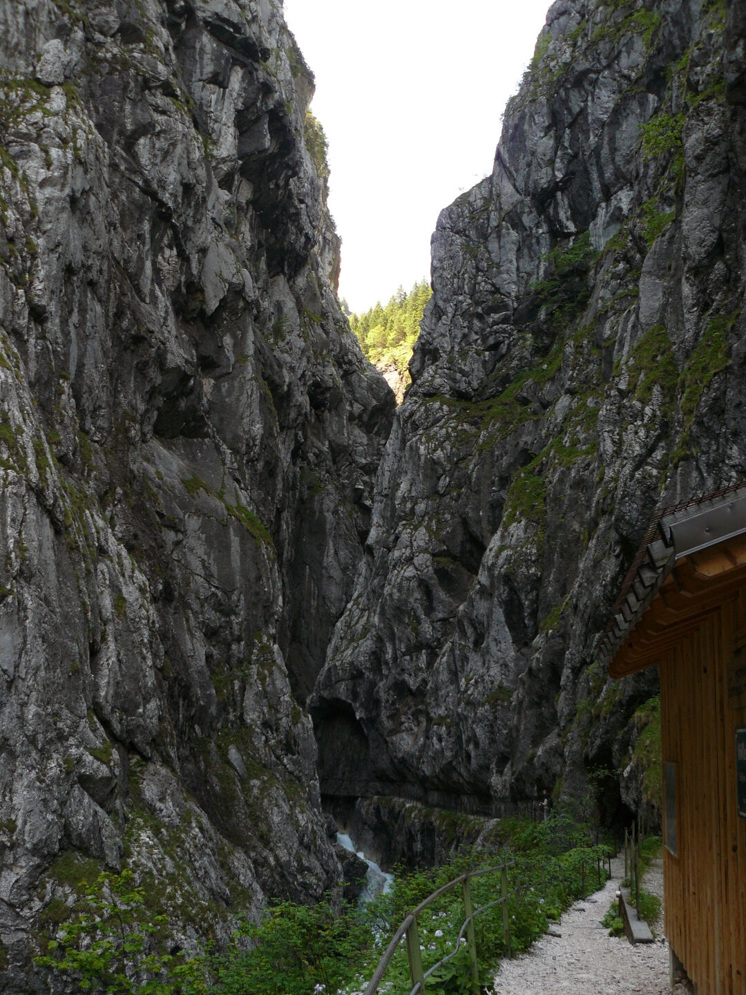 Jetzt sind wir drin.