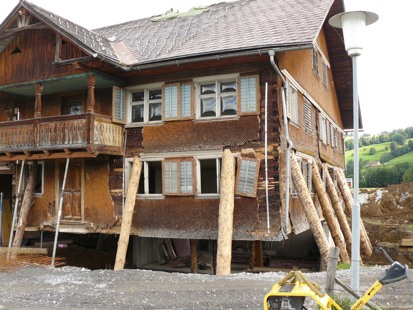 A very strange way of building a new basement...