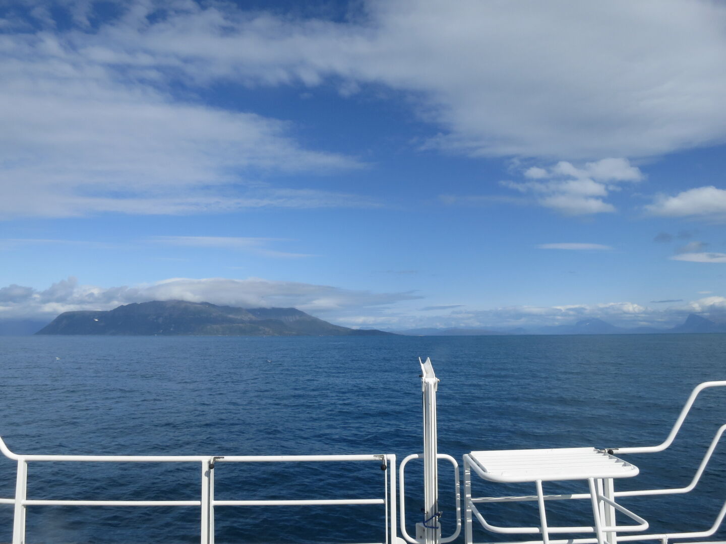 Das türkisblaue Meer.