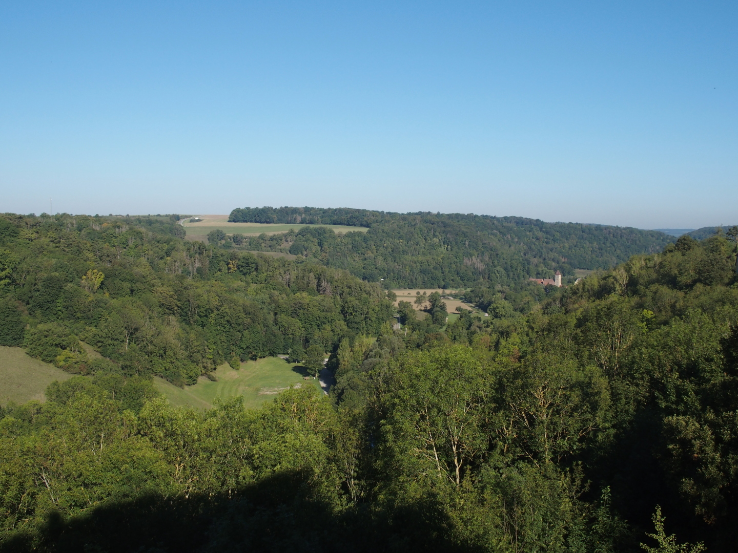 Das liebliche Taubertal bei Sonne.