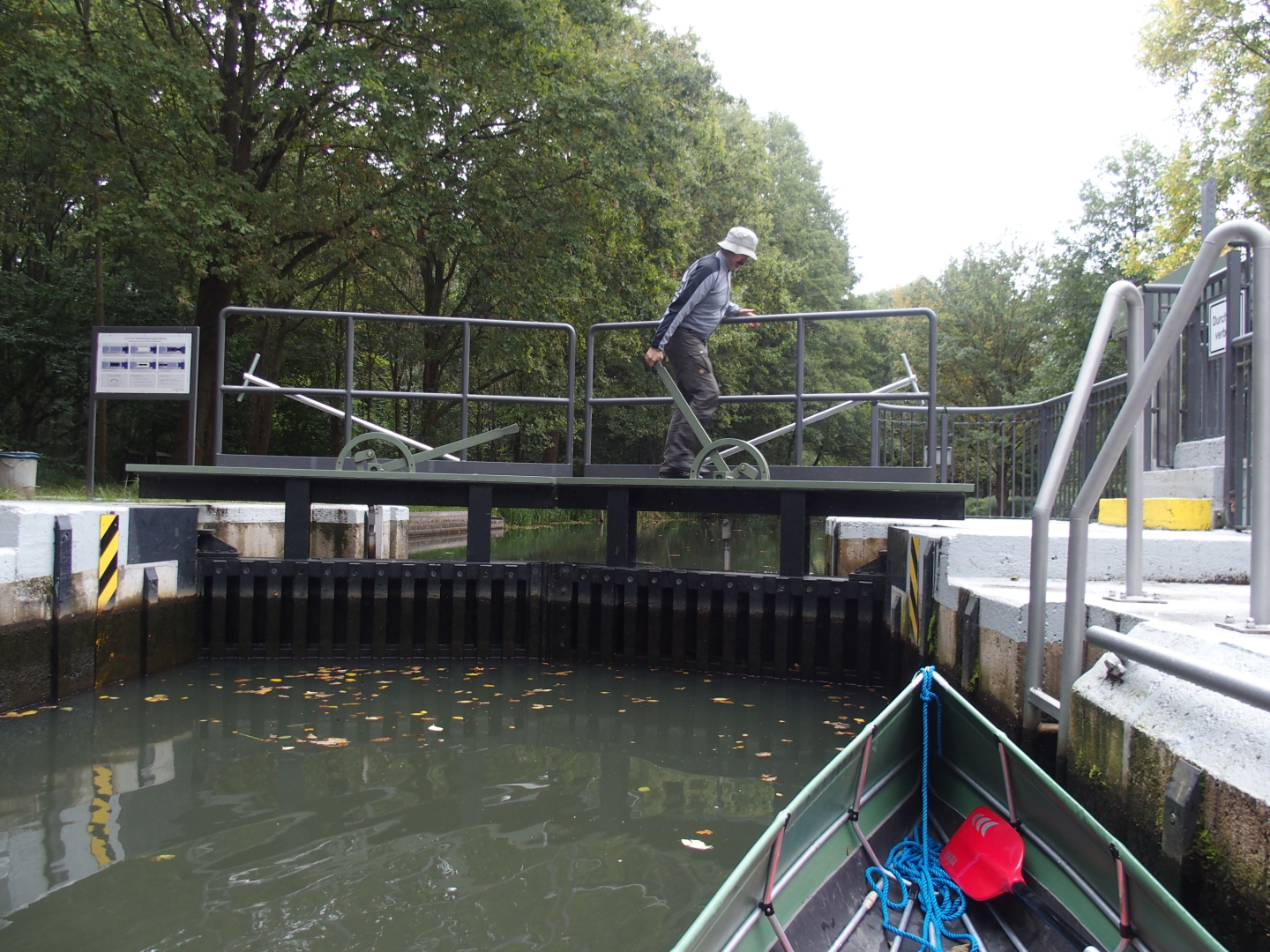 Schleusen müssen wir meistens selber.