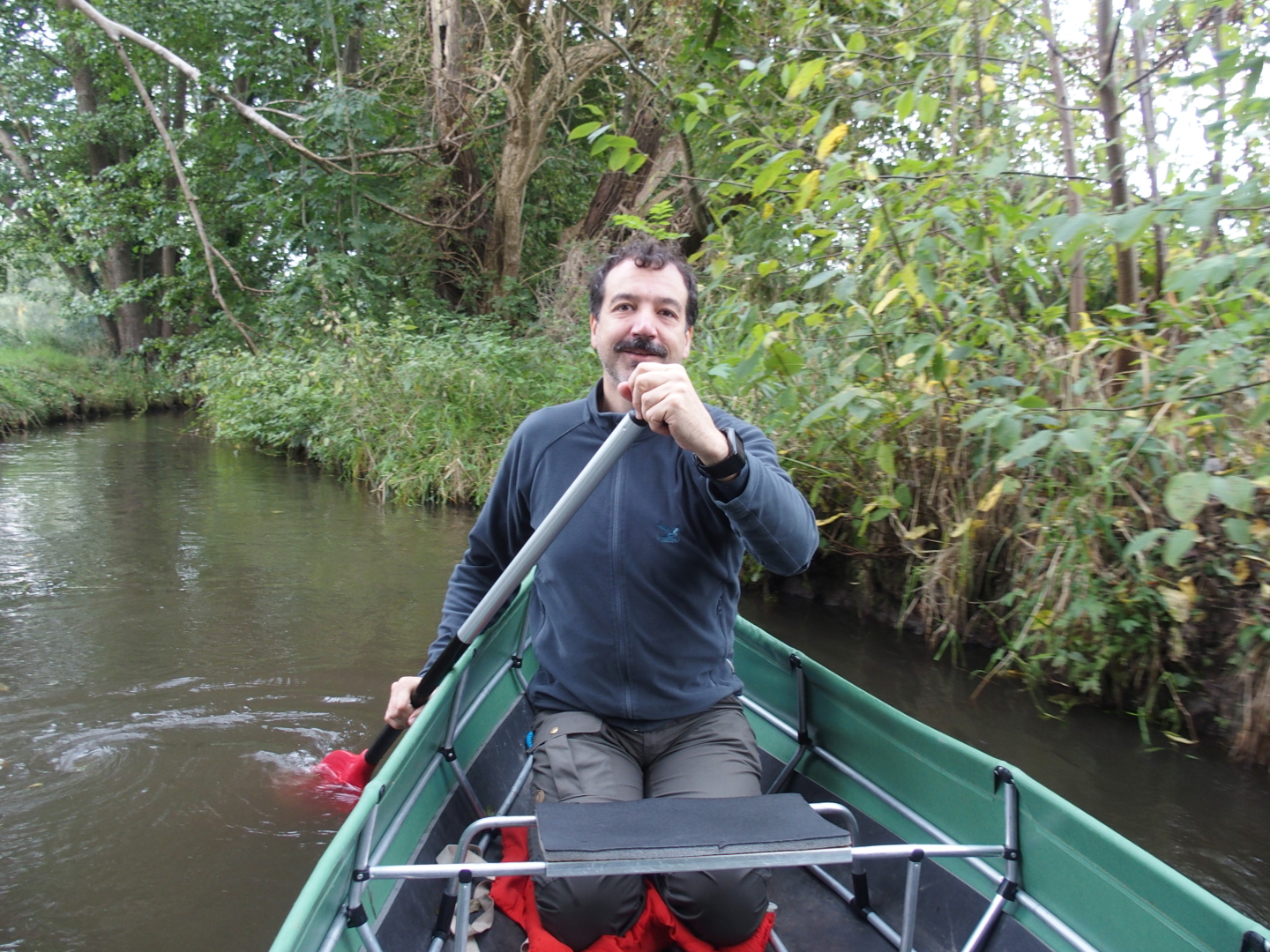 Auf den kleineren Fließen muss mit Hindernissen gerechnet werden. Zum Wenden ist es zu schmal, also geht's rückwärts zurück.