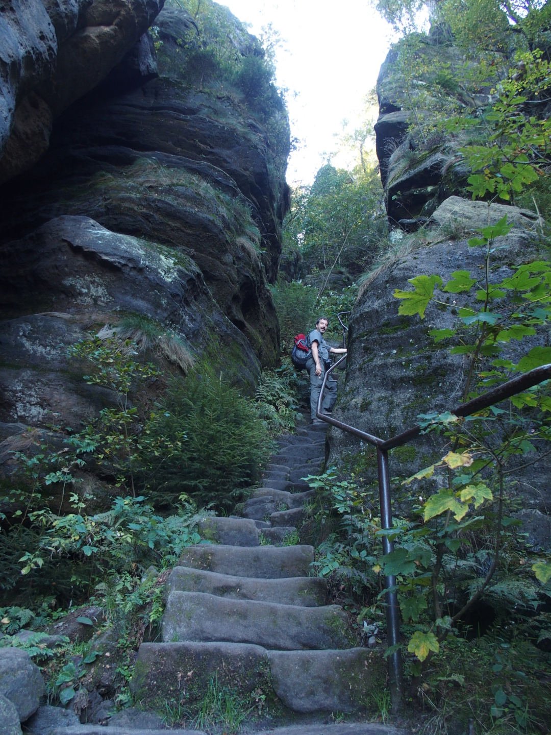 Anstieg zum Pfaffenstein. Einspuriger Weg zur Barbarine.