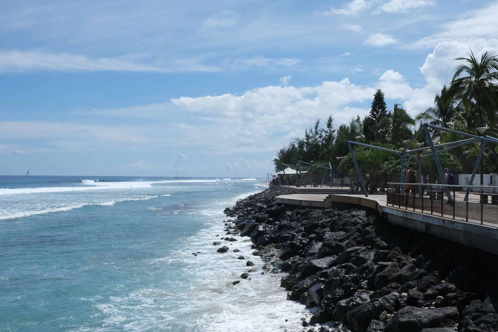 Hafen und Uferpromenade von St-Gilles.