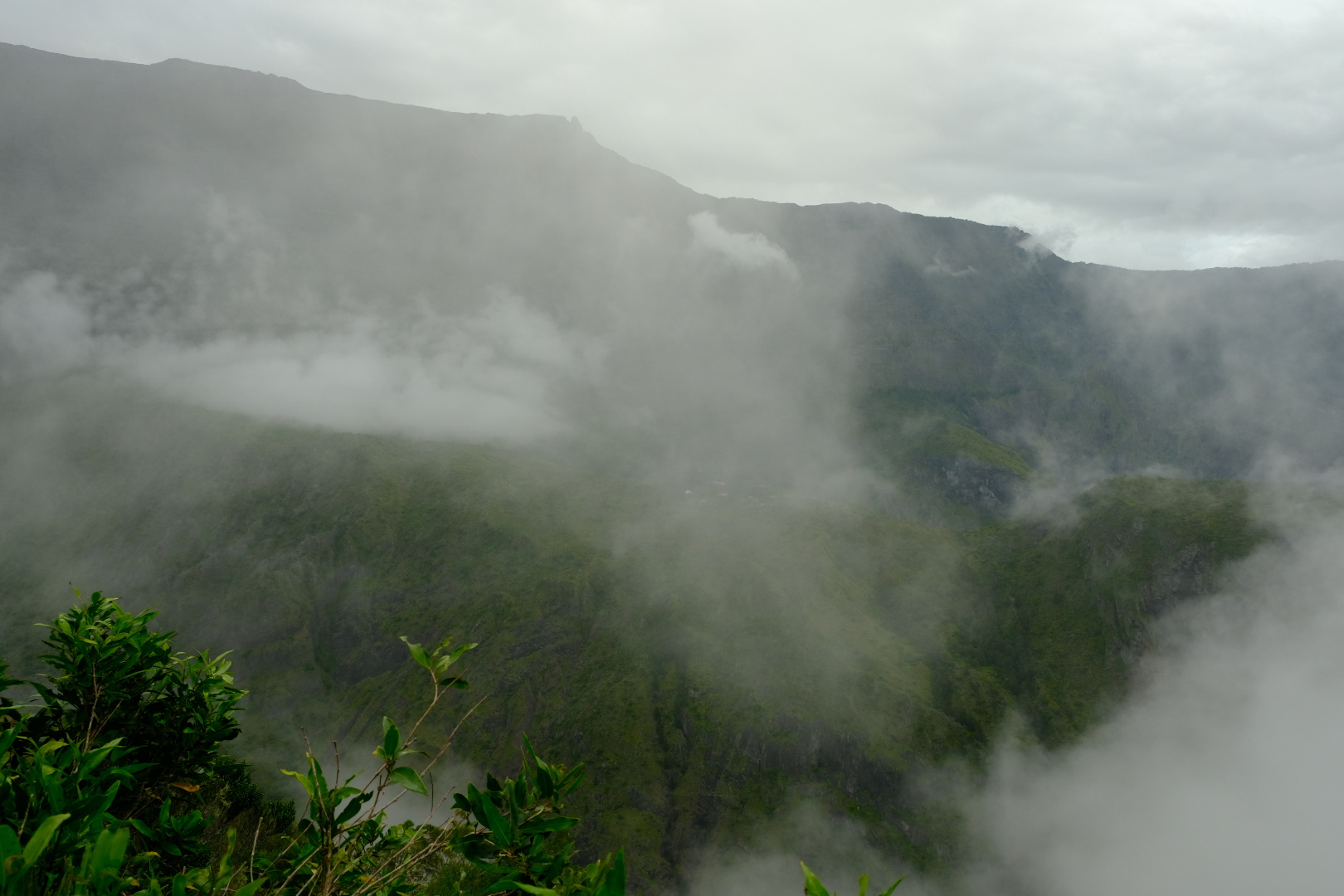 Noch während wir von La Nouvelle aus Fotos machen, ziehen Wolken auf.