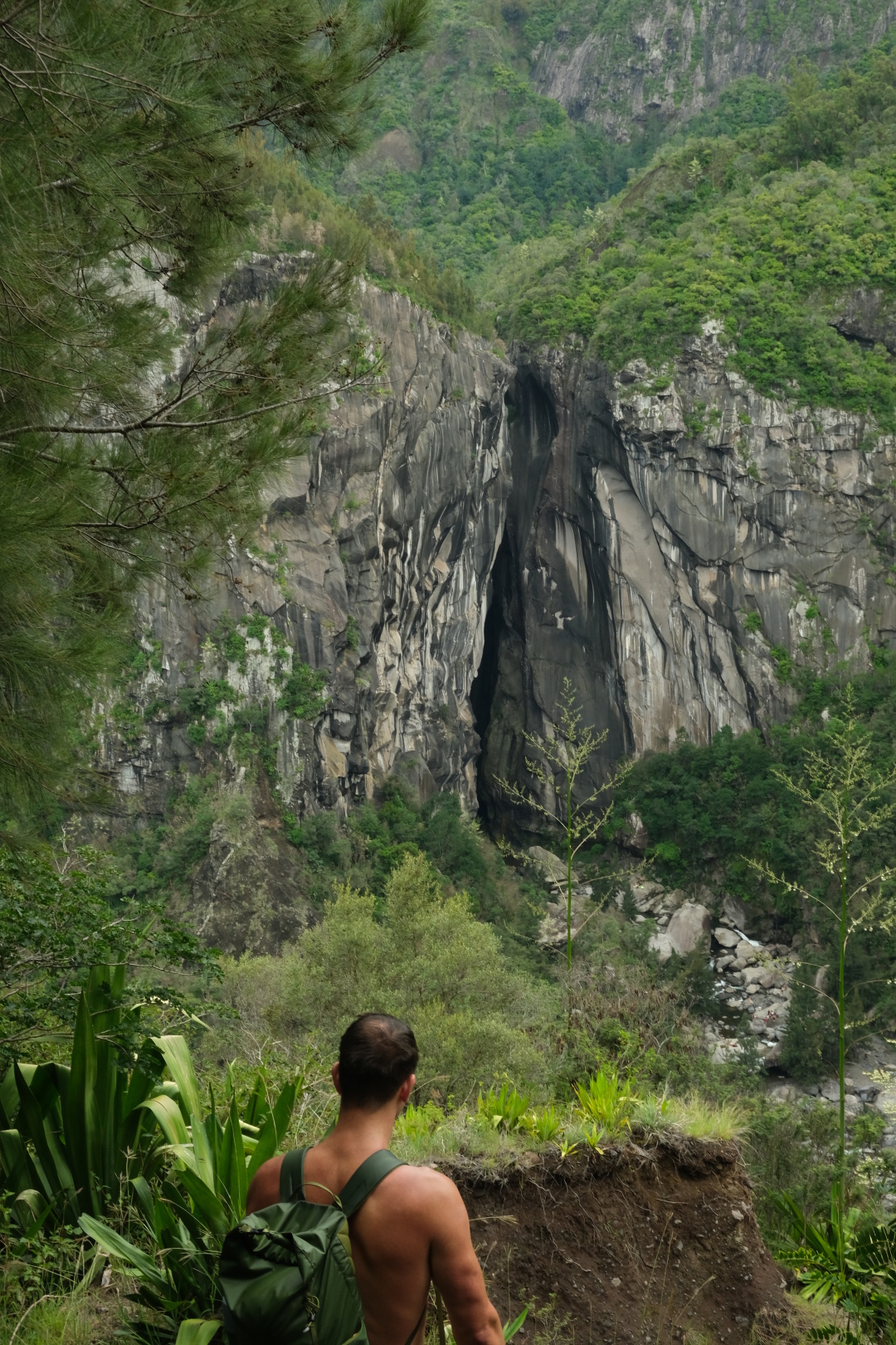Ausblick auf die Schlucht des Bras Rouge, in der La Chapelle liegt.