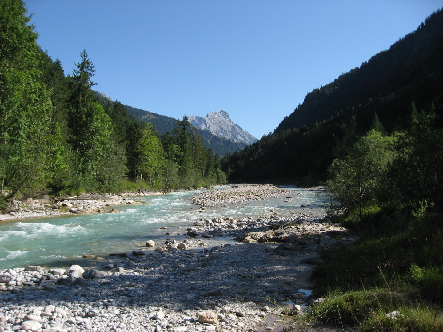 Weiter oben am Rissbach - nettes Plätzchen für eine Pause.
